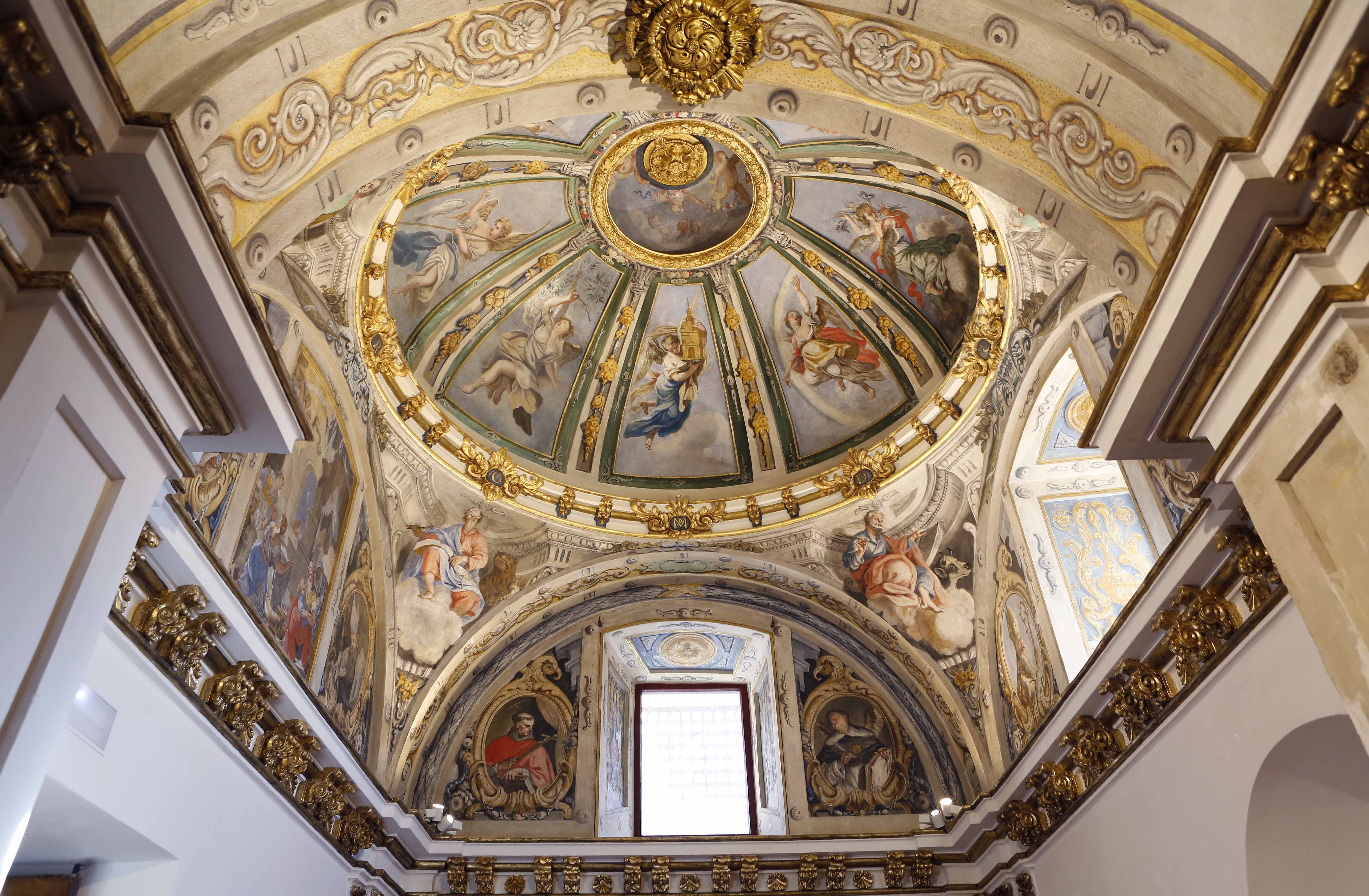 Pinturas murales del camarín barroco de la iglesia de San Pedro Ad Víncula de Villa de Vallecas (Madrid). 