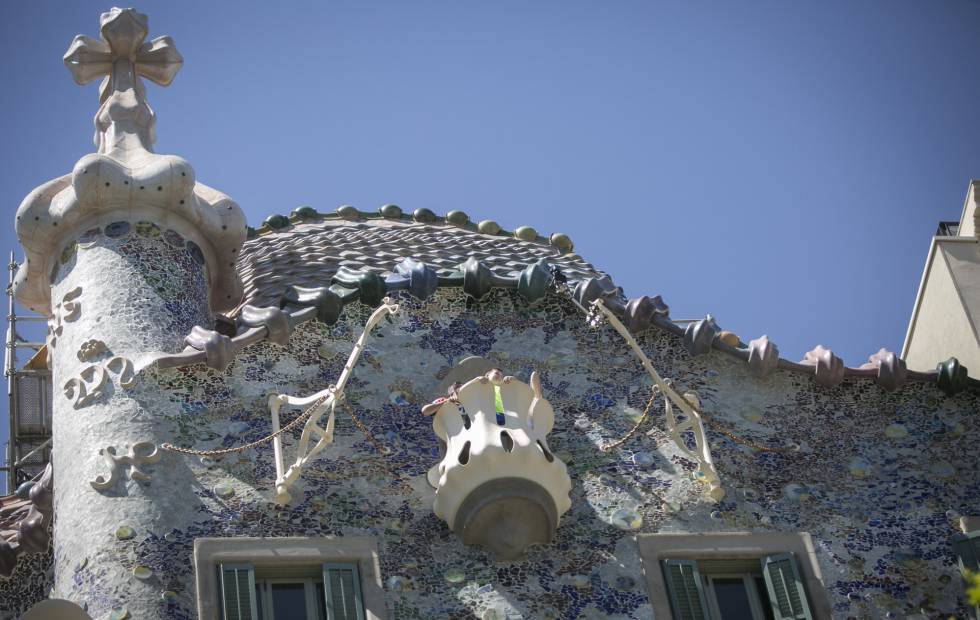 Grúas subemuebles de la Casa Batlló.